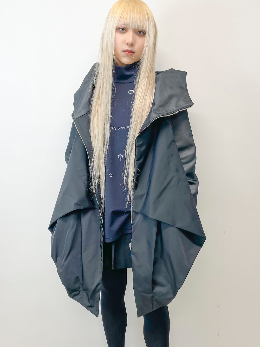 「chloma、SONAR、宇都宮、秋のコーデ、パーカー」｜「chlomaのアイテム（Tシャツ/カットソー、ブルー系）」を使った、SONARさん（レディース・160cm）の秋コーディネートの1枚目の写真