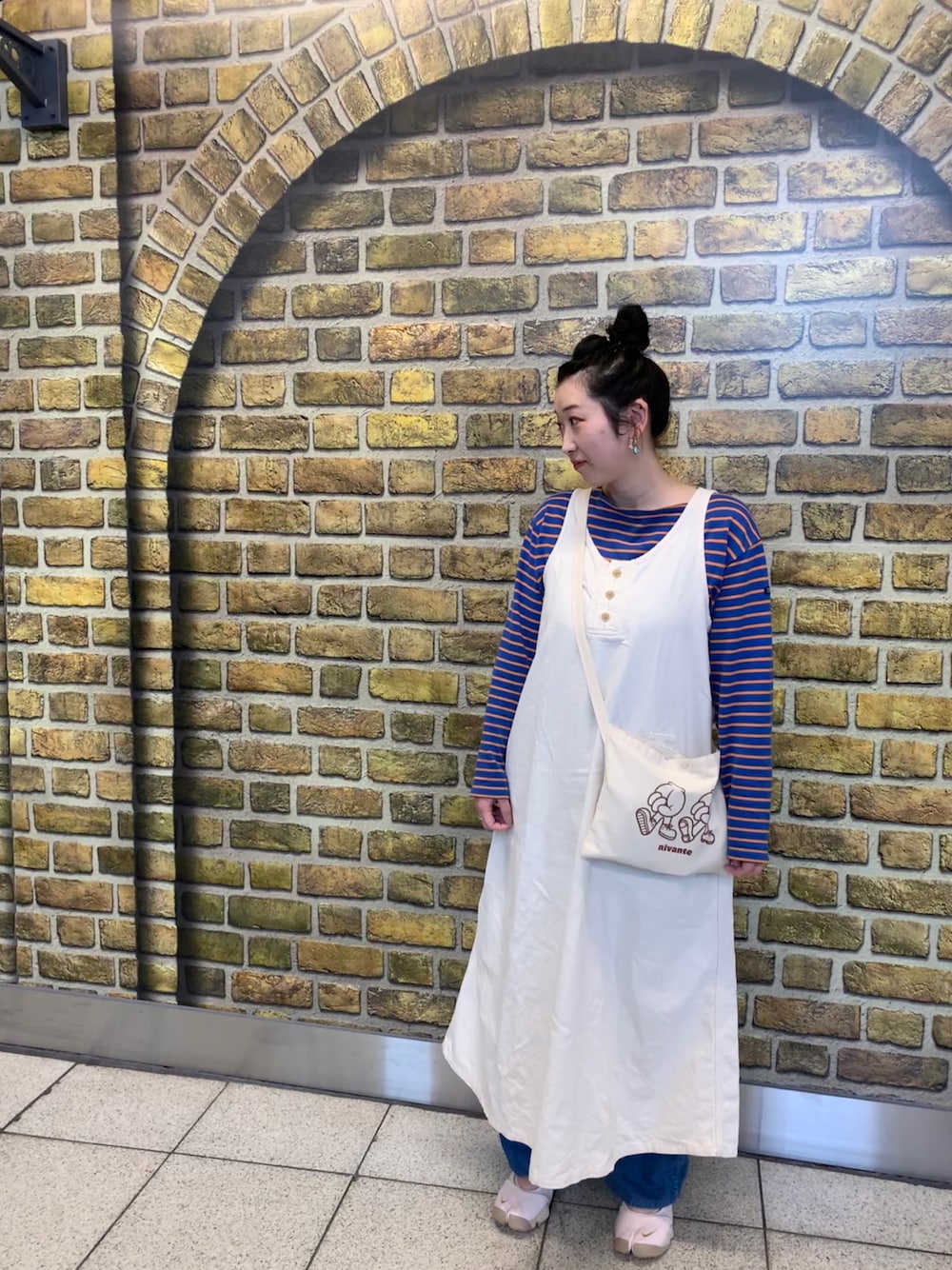 「ボーダートップス、休日コーデ、ワンピース×パンツ、デブでもオシャレ」｜「BEAMSのアイテム（ワンピース/ドレス、ホワイト系）」を使った、natsuさん（レディース・161cm）の春コーディネートの1枚目の写真