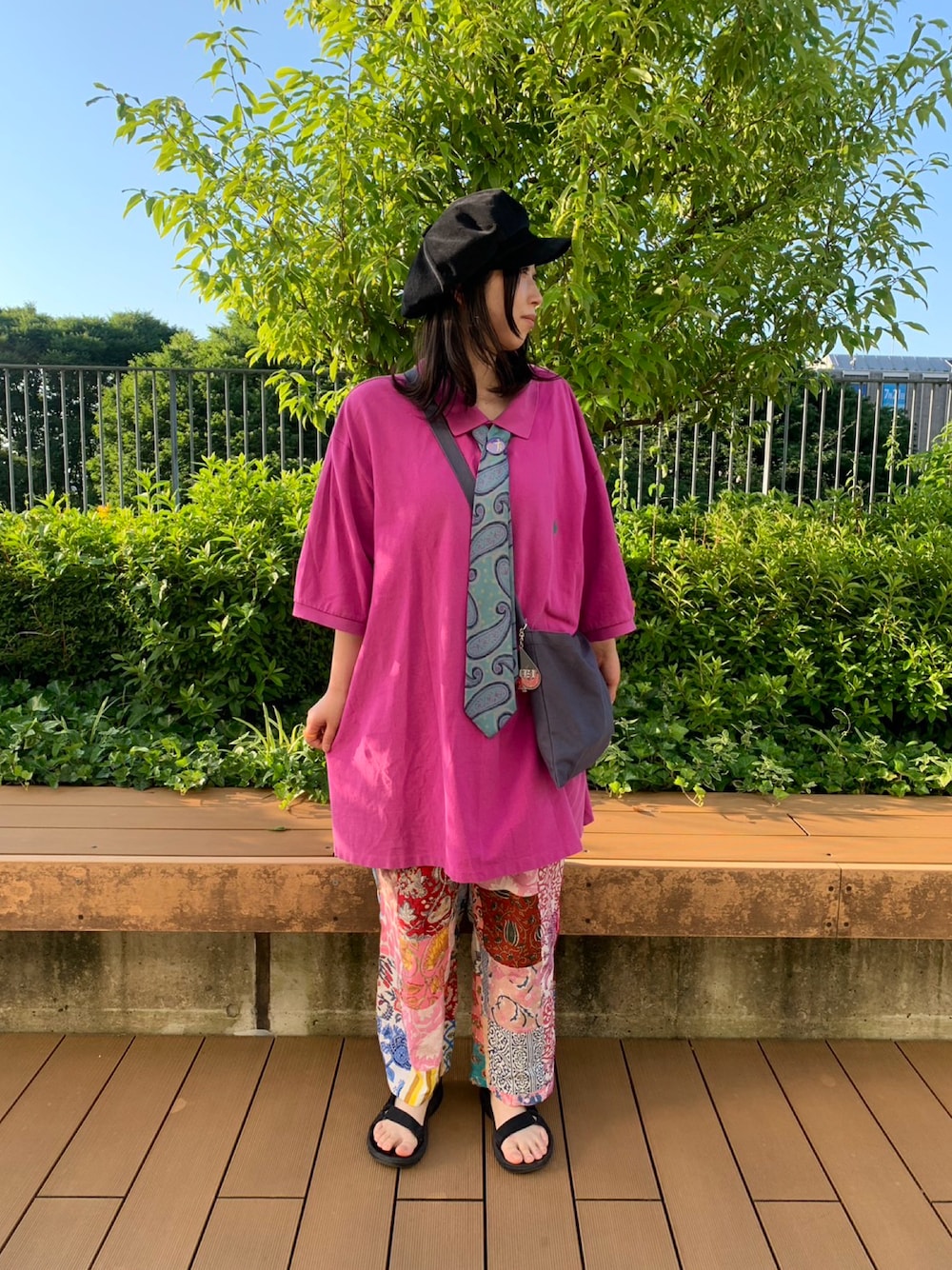 「柄パンツ、ポロシャツ、ポロラルフローレン、ビックポロシャツ、キャスケット、ネクタイ、カンバッチ、デブでもオシャレ、デブでもオシャレしたい、自己満style」｜「TevaのTEVA / HURRICANE XLT2（サンダル、ブラック系）」を使った、natsuさん（レディース・161cm）の夏コーディネートの1枚目の写真