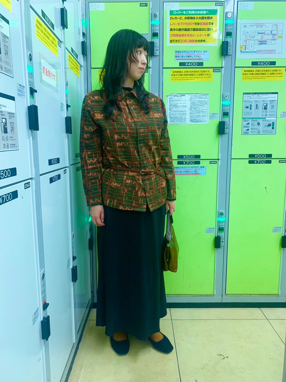 「柄シャツ、柄シャツ#古着、柄シャツ×スカート、古着コーデ、全身古着、タイトスカート黒、休日スタイル、秋服コーデ、ファッションを楽しもう、デブでもオシャレ」｜「GUのアイテム（バレエシューズ、ブルー系）」を使った、natsuさん（レディース・161cm）の秋コーディネートの1枚目の写真