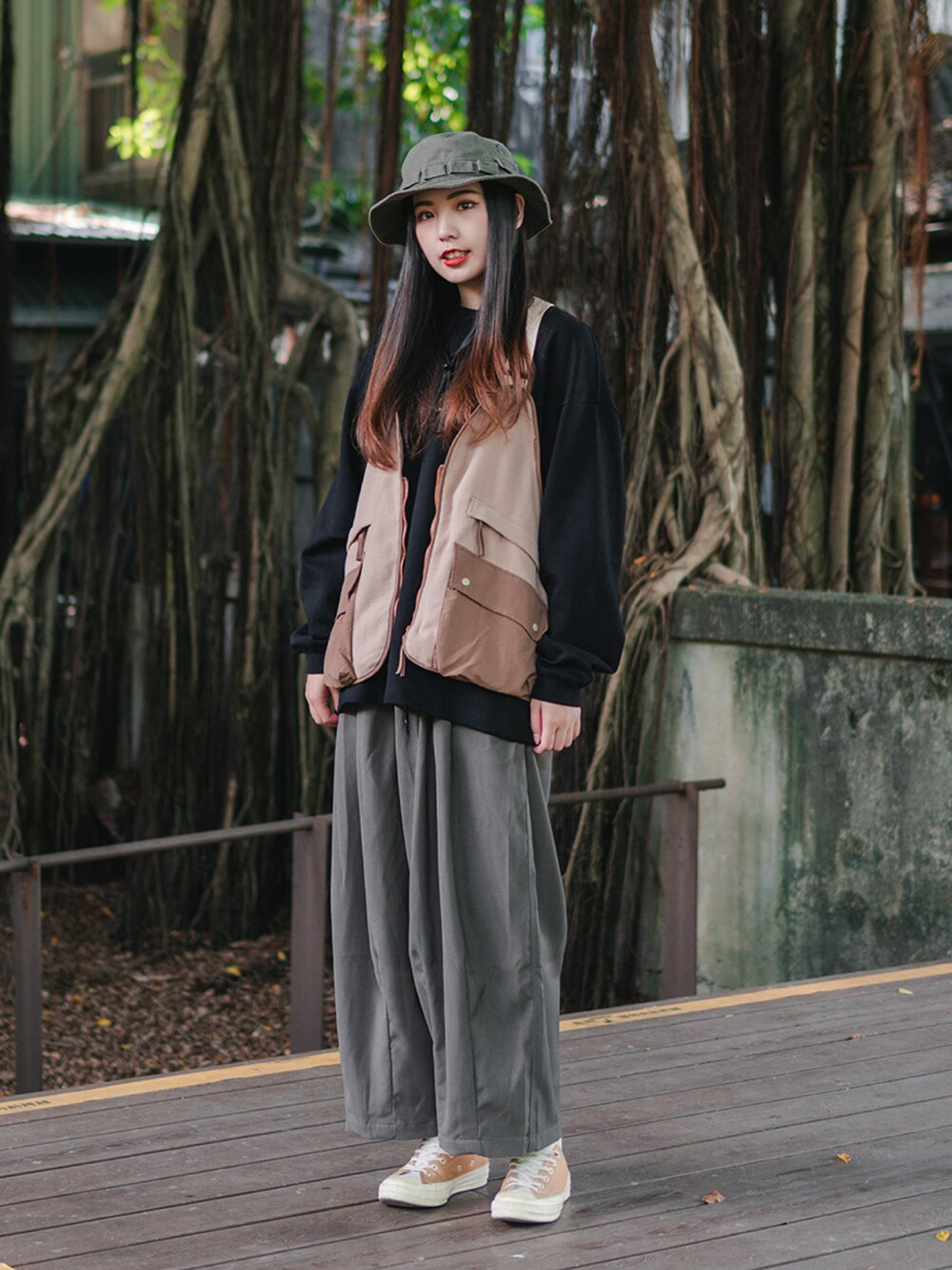 「秋のコーデ、オトナカジュアル、秋服コーデ、ootd、大人カジュアル、Need How、converse、冬コーデ、秋冬コーデ、古着MIX、古着」｜「NEED HOWのアイテム（帽子、グレー系）」を使った、鄭騰紘さん（メンズ・172cm）の秋コーディネートの1枚目の写真