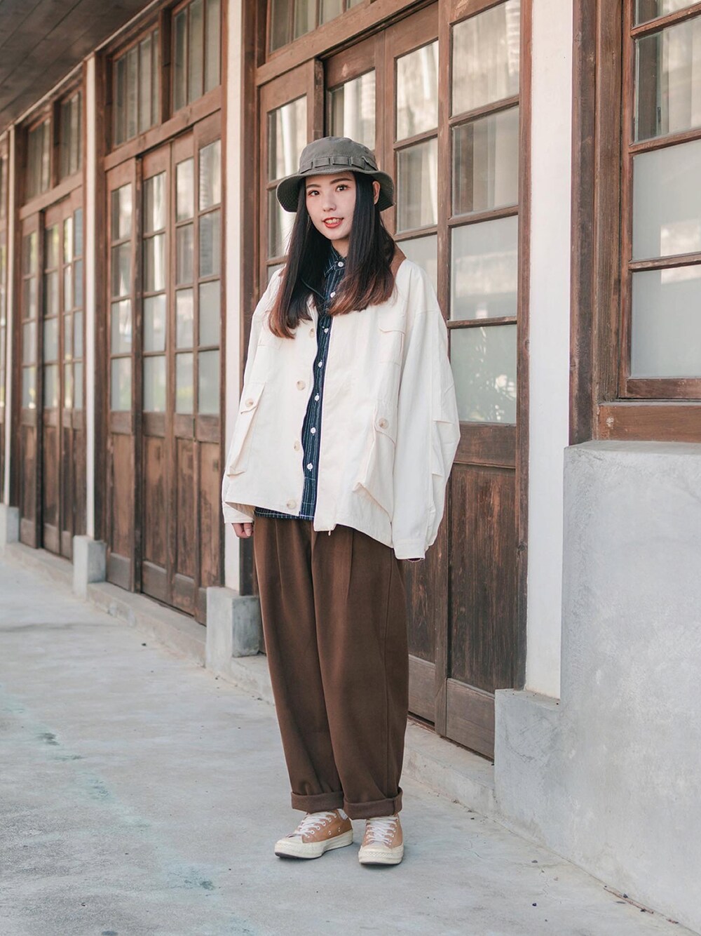 「未来のWEARISTAプロジェクト、シンプル、休日コーデ、秋のコーデ、今日のコーデ、古着MIX、ストリートMIX、ootd、Need How、converse」｜「NEED HOWのアイテム（帽子、グレー系）」を使った、鄭騰紘さん（メンズ・172cm）の秋コーディネートの1枚目の写真