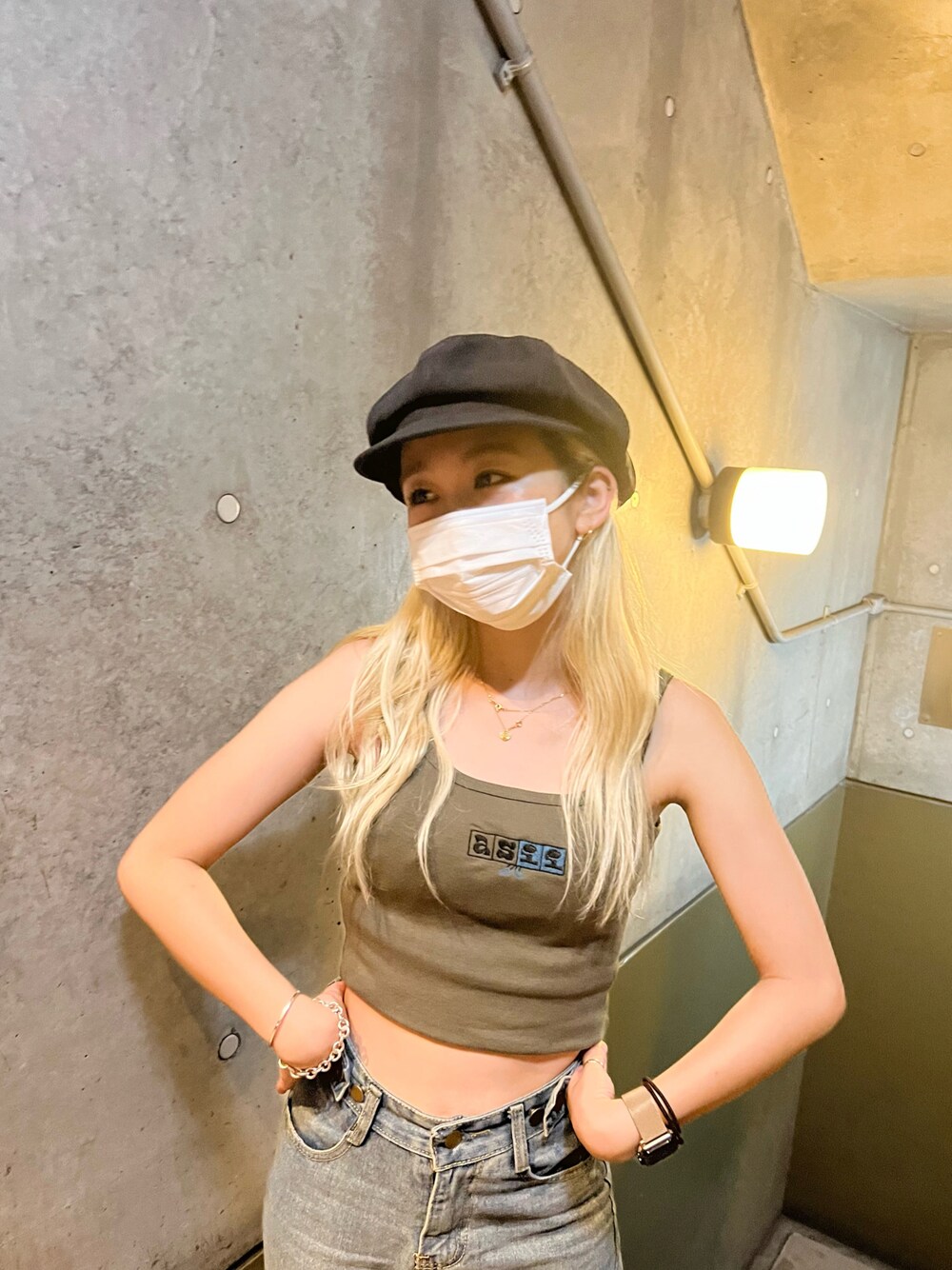 「ラフコーデ、キャミソール、デニムパンツ、シンプル、ゆるコーデ、ノースリーブ、ROKKAN、ハイトーンカラー、真夏のアクティブスタイル、アースカラー、カーキ、ストリートファッション、ストリート女子、キャスケット、夏コーデ」｜「asiiのアイテム（キャミソール、グリーン系）」を使った、Mikuさん（レディース・158cm）の夏コーディネートの1枚目の写真