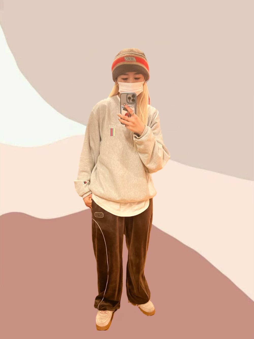 「palace、palaceskateboards、x-girl、xgirl、xgirl ootd、ベロアパンツ、ベロアジャージ、スウェードパンツ、ニット帽、ストリート、ストリートコーデ、私の推しブランド、休日スタイル、スニーカー」｜「X-girlのVELOUR EASY PANTS（その他パンツ、ブラウン系）」を使った、Mikuさん（レディース・158cm）の冬コーディネートの1枚目の写真