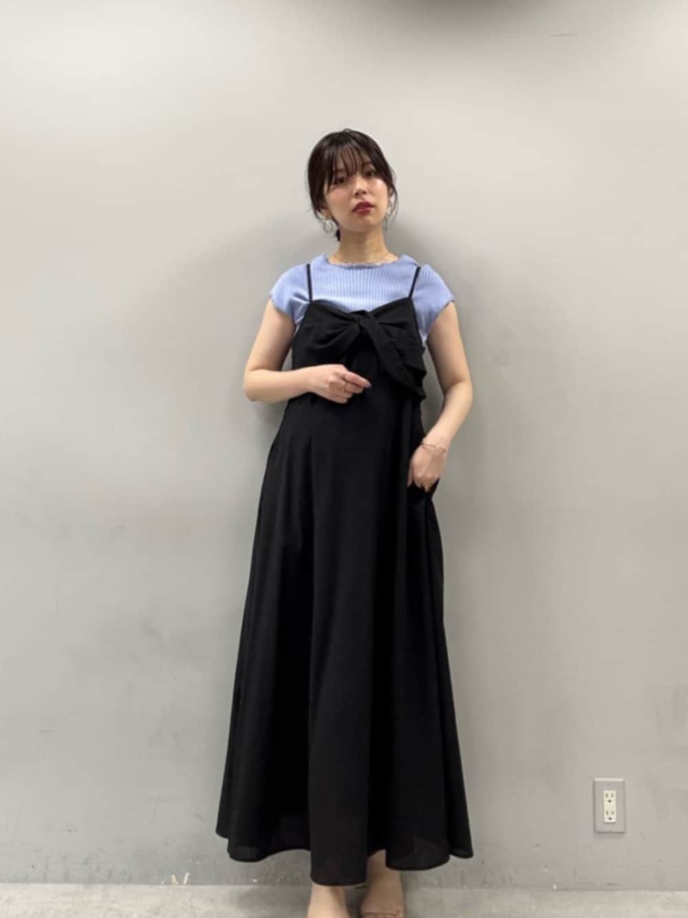「きれいめカジュアル、キレイめ、きれいめ、キレイめカジュアル、きれいめコーディネート、高身長、高身長女子、高身長コーデ、30代コーデ、30代、30代ファッション、ブラックコーデ、ニット」｜「natural coutureのosonoリネン混ねじりキャミワンピース（ワンピース、ブラック系）」を使った、おそのさん（レディース・167cm）の夏コーディネートの1枚目の写真