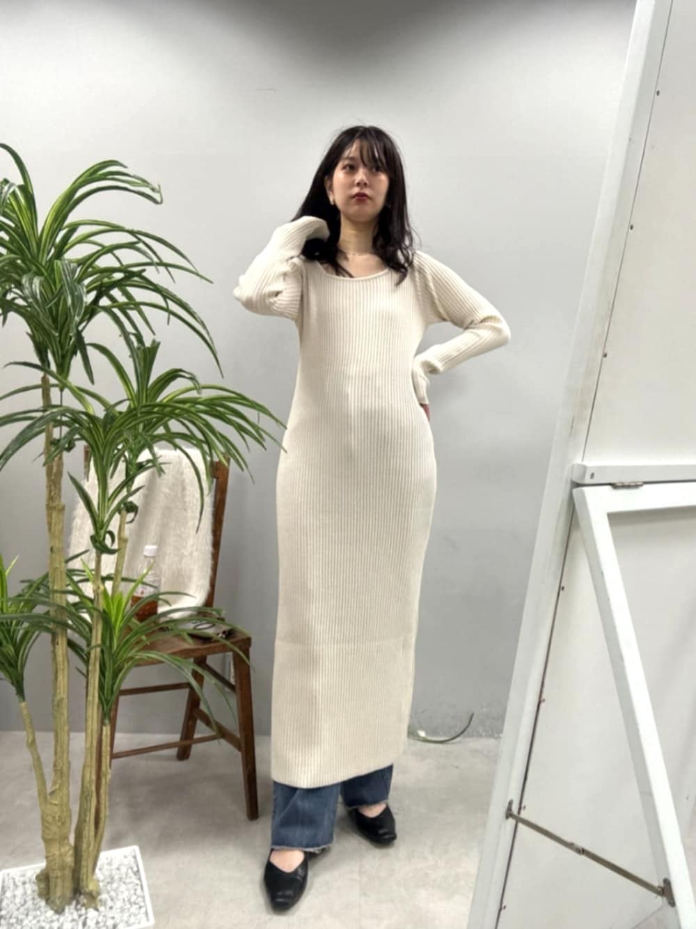 「LARUTAの【LARUTA】選べるリブニットワンピース×フェザーベストセット（ワンピース、その他）」を使った、おそのさん（レディース・167cm）の夏コーディネートの1枚目の写真
