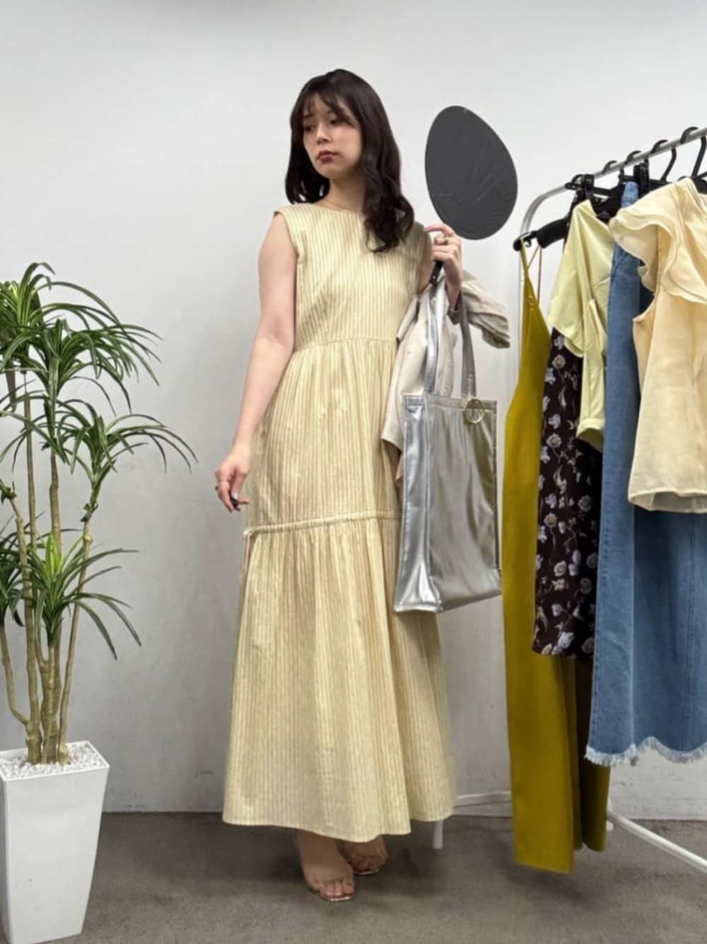 「オトナ女子、夏、カラーコーデ、夏服、黄色」｜「natural coutureのサイドリボンドロストティアードワンピース（ワンピース、その他）」を使った、おそのさん（レディース・167cm）の春コーディネートの1枚目の写真