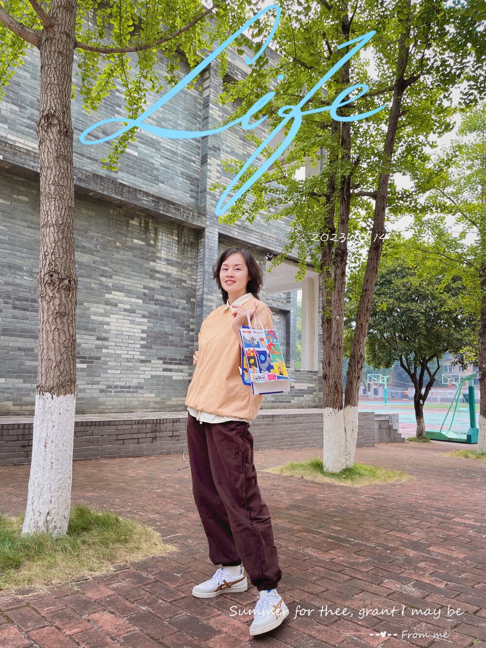 「休日コーデ、おしゃれさんと繋がりたい、ootd」｜「Onitsuka Tigerのアイテム（スニーカー、ホワイト系）」を使った、九降风 さん（レディース・167cm）の秋コーディネートの1枚目の写真