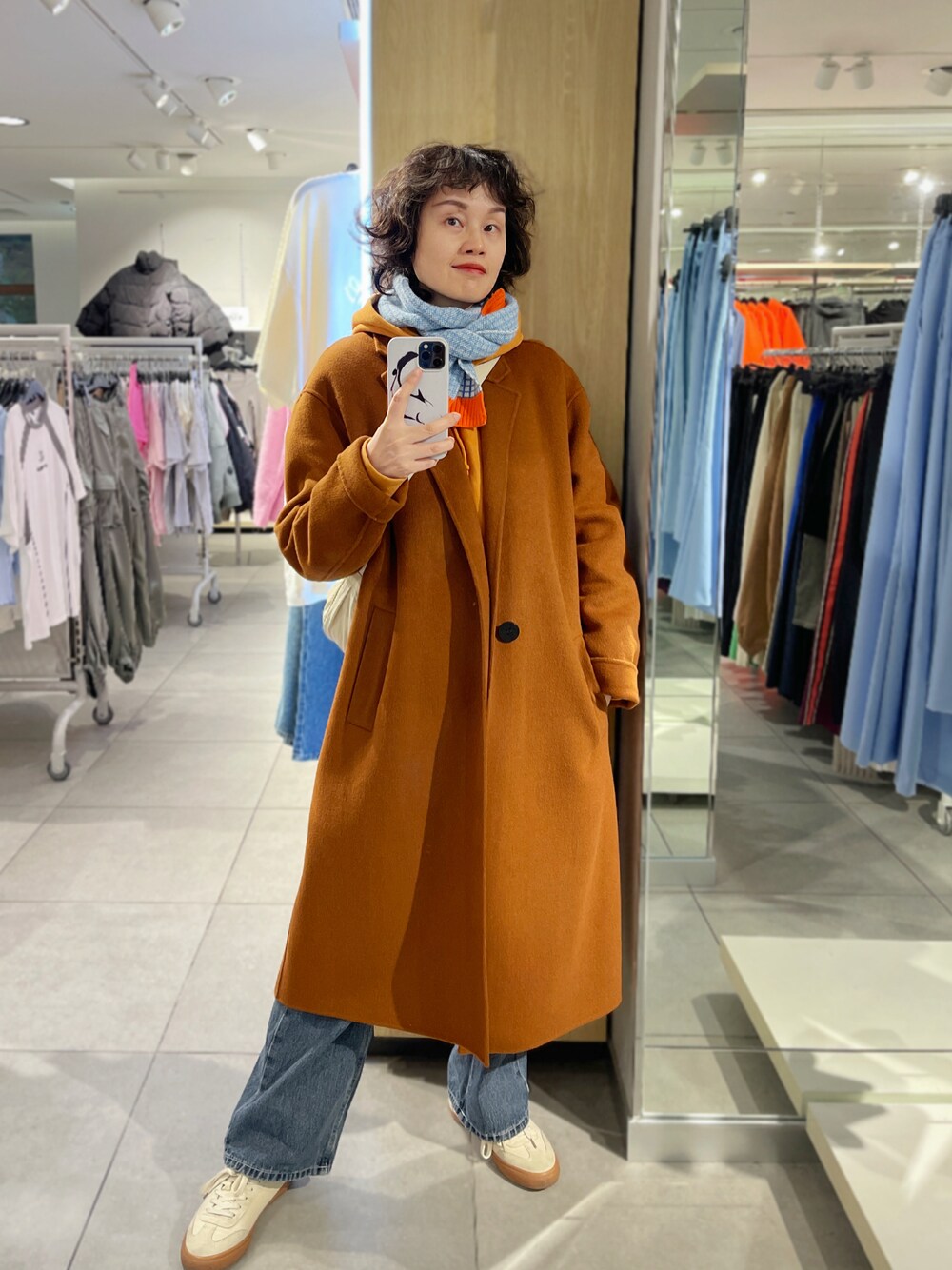 「お洒落さんとつながりたい、ゆるコーデ、オトナ女子」｜「UNIQLOのアイテム（ショルダーバッグ、レッド系）」を使った、九降风 さん（レディース・167cm）の冬コーディネートの1枚目の写真