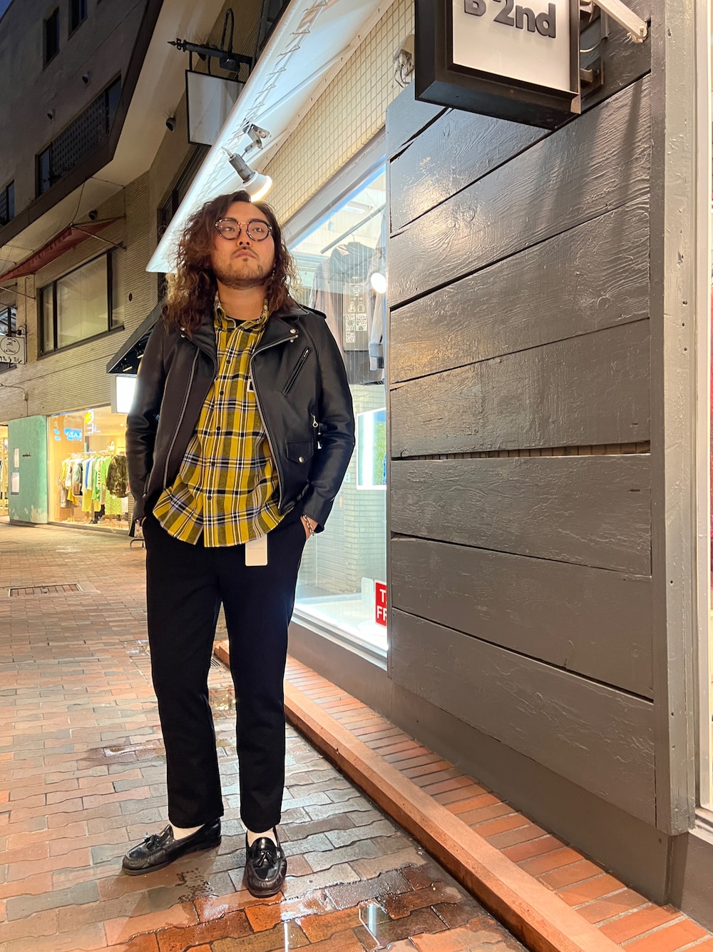 「大人コーデ、イージーパンツ、タッセルローファー、ダブルライダース、チェックシャツ、シャツスタイル、自由が丘、B2nd」｜「B'2ndのPoint Chary EASY PANTS イージーパンツ（その他パンツ、ブラック系）」を使った、胸毛王子さん（メンズ・182cm）の冬コーディネートの1枚目の写真
