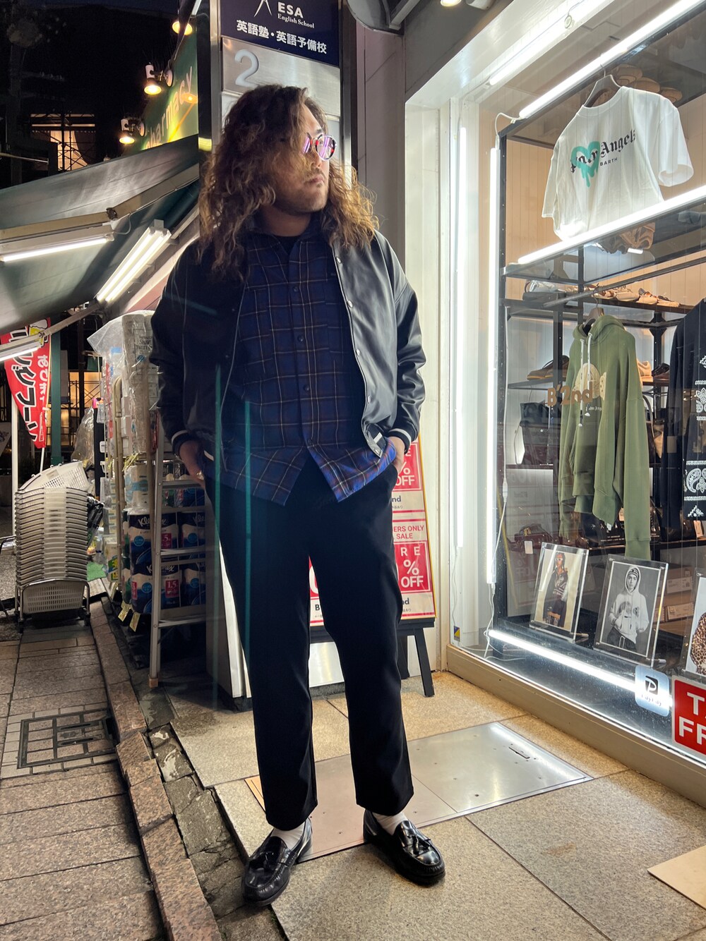 「休日スタイル、大人コーデ、ストリート、スタジャン、タッセルローファー、イージーパンツ、自由が丘、B2nd」｜「LUSORのLUSOR（ルーソル）fake leather Stadium jumper フェイクレザースタジャン（スタジャン、ブラック系）」を使った、胸毛王子さん（メンズ・182cm）の冬コーディネートの1枚目の写真