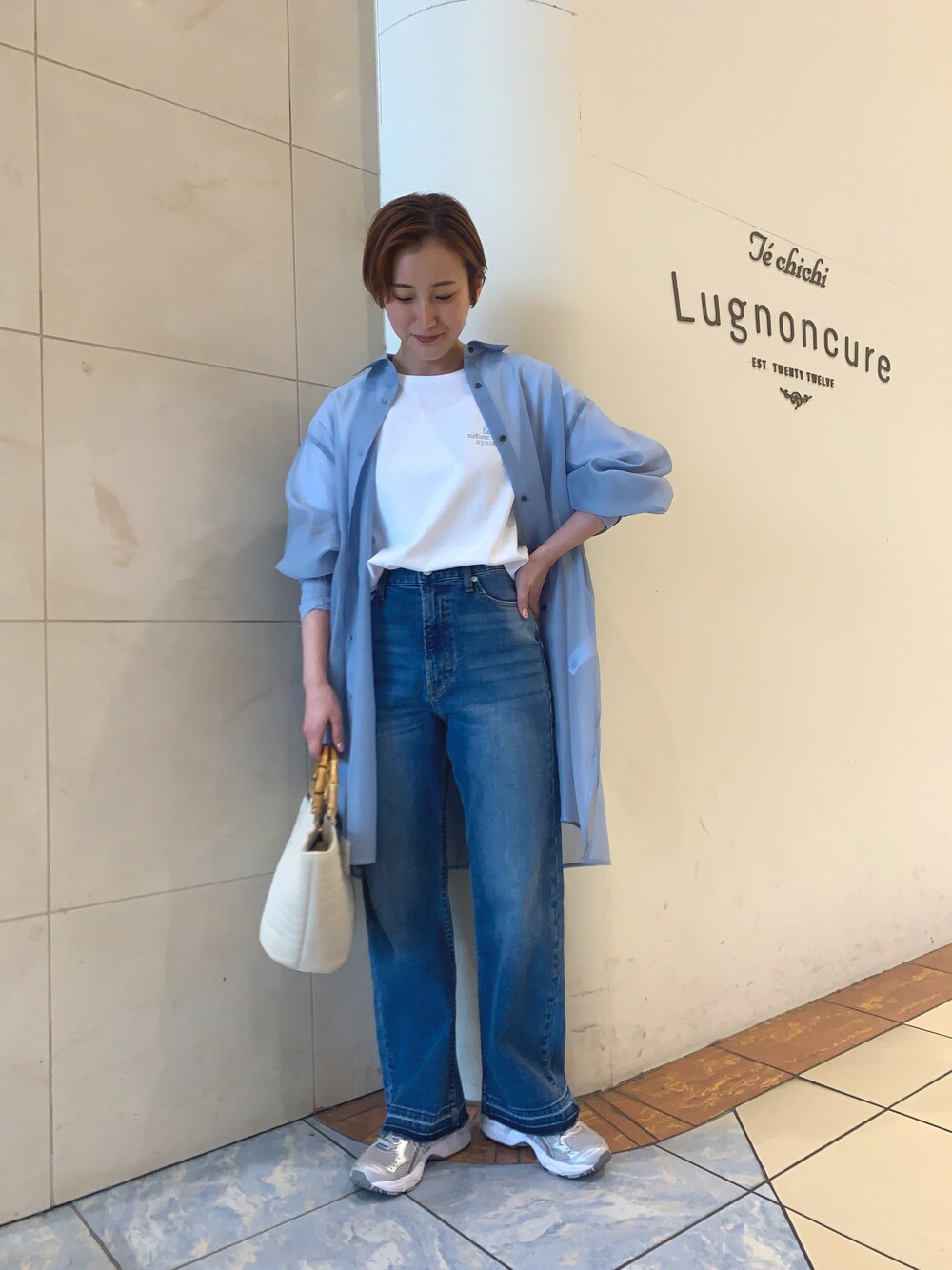 「テチチ(Te chichi)、カジュアルコーデ、お出かけコーデ、休日スタイル、デニム、春夏コーデ、大人カジュアル、シアーシャツ、シアーシャツワンピース、お花見コーデ、お花見」｜「Te chichiのDenimパンツ（ストレート）（その他パンツ、ブルー系）」を使った、カスミさん（レディース・157cm）の春コーディネートの1枚目の写真