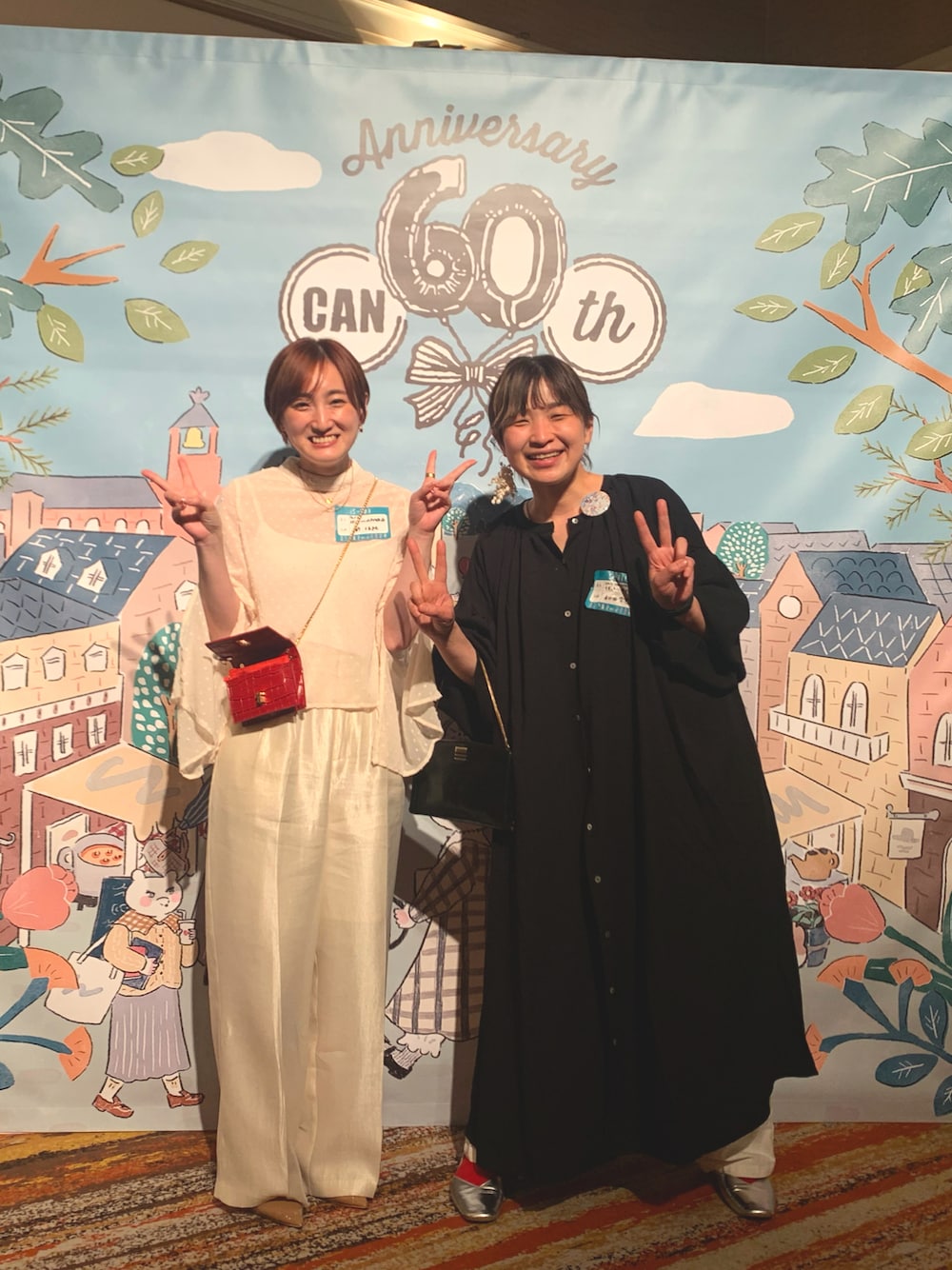 ホワイト系のその他パンツを着用したレディースの春コーディネートの1枚目の写真