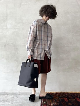 「my beautiful landlet（マイビューティフルランドレット）のアイテム（パンツ）」を使った、Wallace & Murronさん（メンズ・173cm）の秋コーディネート