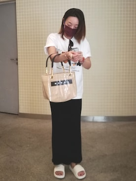 「Chaos（カオス）のアイテム」を使った、梨佳さん（レディース・164cm）の夏コーディネート