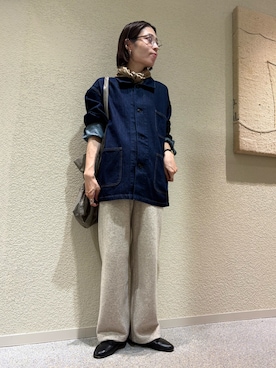 「アイテム（バンダナ/スカーフ）」を使った、takagi naoさん（レディース・165cm）の秋コーディネート