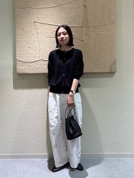 「かぐれ（カグレ）のドローイング刺繍パンツ（その他パンツ、ホワイト系）」を使った、takagi naoさん（レディース・165cm）の夏コーディネート