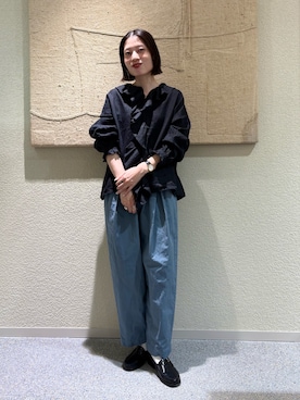 「かぐれ（カグレ）のリネンフリルカラーシャツ（シャツ/ブラウス、ブラック系）」を使った、takagi naoさん（レディース・165cm）の春コーディネート