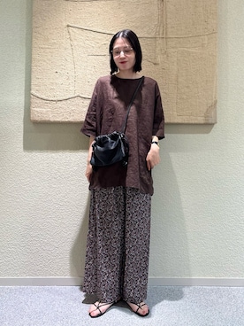 「かぐれ（カグレ）のコットンプリントイージーパンツ（その他パンツ、レッド系）」を使った、takagi naoさん（レディース・165cm）の夏コーディネート