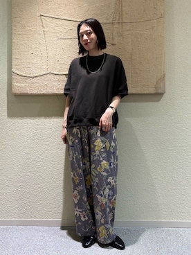 「かぐれ（カグレ）のコットンリネンプリントイージーパンツ（その他パンツ、グレー系）」を使った、takagi naoさん（レディース・165cm）の春コーディネート