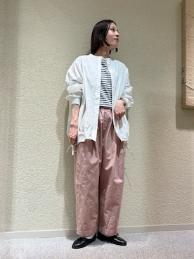 「かぐれ（カグレ）のノーカラークルーネックオーバーシャツ（シャツ/ブラウス、ホワイト系）」を使った、takagi naoさん（レディース・165cm）の春コーディネート