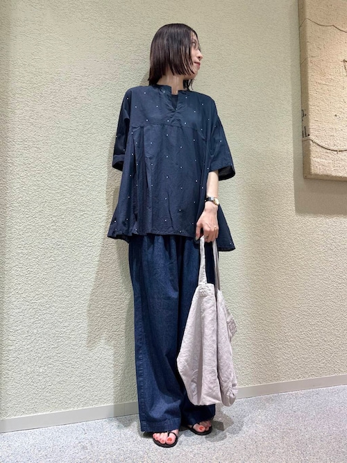 ドット刺しゅうワイドプルオーバー