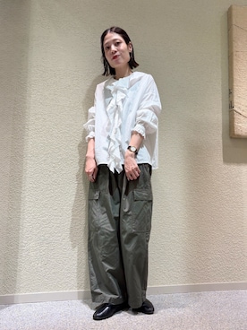 「かぐれ（カグレ）のコットンフリルカラーシャツ（シャツ/ブラウス、ホワイト系）」を使った、takagi naoさん（レディース・165cm）の冬コーディネート