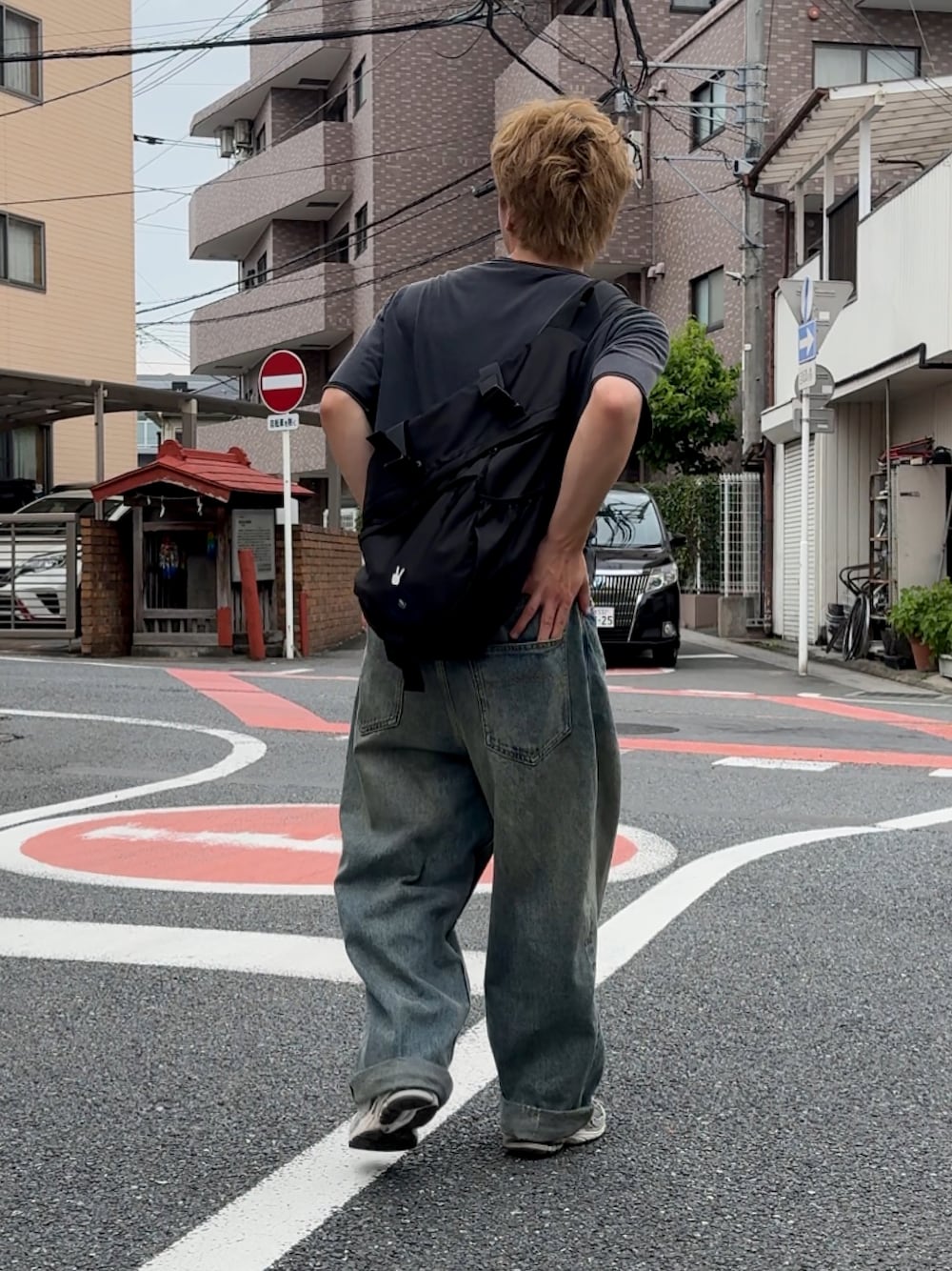 「休日スタイル、きれいめカジュアル、韓国ファッション、デニムパンツ、ニューバランス、低身長男子、低身長コーデ、金髪」｜「bonbonのアイテム（デニムパンツ、ブルー系）」を使った、みっち~さん（メンズ・165cm）の夏コーディネートの1枚目の写真