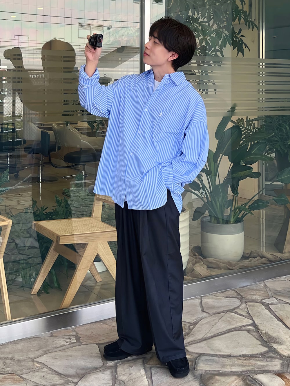 「秋服まるっと大公開、メンズファッション、初秋コーデ、キレイめコーデ、シャツスタイル、ストライプ、ストライプシャツ、yoel、クラークス、低身長コーデ、低身長男子、厚底シューズ、スラックス」｜「Clarksの【CLARKS / クラークス】 WALABEE GTX ゴアテックス（スニーカー、ブラック系）」を使った、みっち~さん（メンズ・165cm）の秋コーディネートの1枚目の写真
