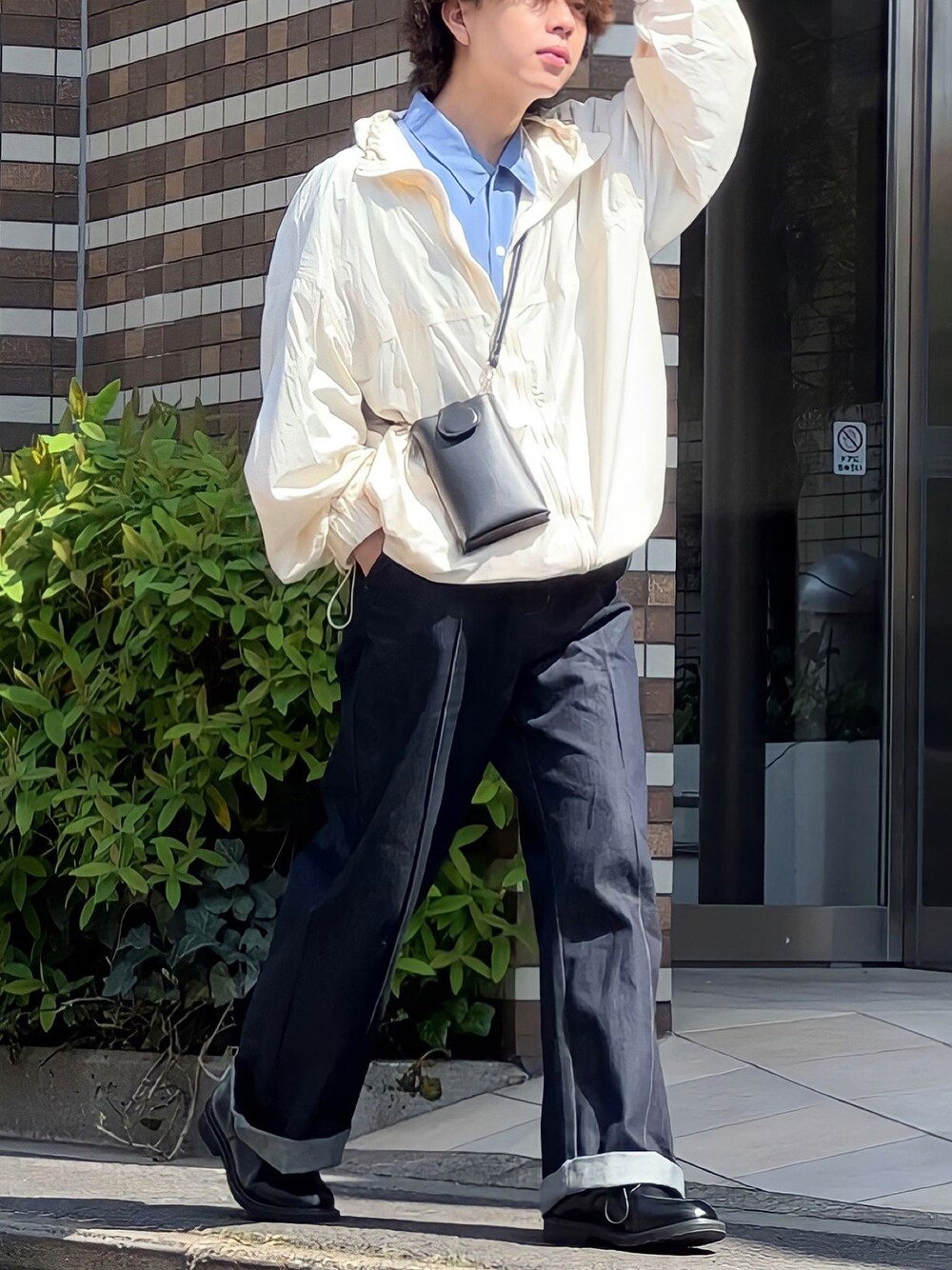「今日のコーデ、いまどきジャケット写真、春服、低身長男子、デニムパンツ、革靴、londonshoemake、ZARA、春アウター、休日スタイル、ootd、メンズファッジ、メンズコーデ、白アウター」｜「ZARAのアイテム（ジャケット/アウター、ホワイト系）」を使った、みっち~さん（メンズ・165cm）の春コーディネートの1枚目の写真