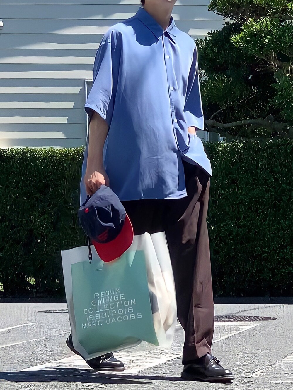 「夏コーデ、カジュアルコーデ、休日コーデ、夏、おしゃれさんと繋がりたい、プチプラコーデ、シャツ好き集まれ、スティーブンアラン、Steven Alan、バルーンパンツ、マークバイマークジェイコブス、ドクターマーチン、キャップ、きれいめカジュアル、低身長男子」｜「Steven Alanの＜Steven Alan＞ DRAPE TURNOVER COLLAR SHORT SLEEVE SHIRT-WIDE/シャツ（シャツ/ブラウス、ブルー系）」を使った、みっち~さん（メンズ・165cm）の夏コーディネートの1枚目の写真