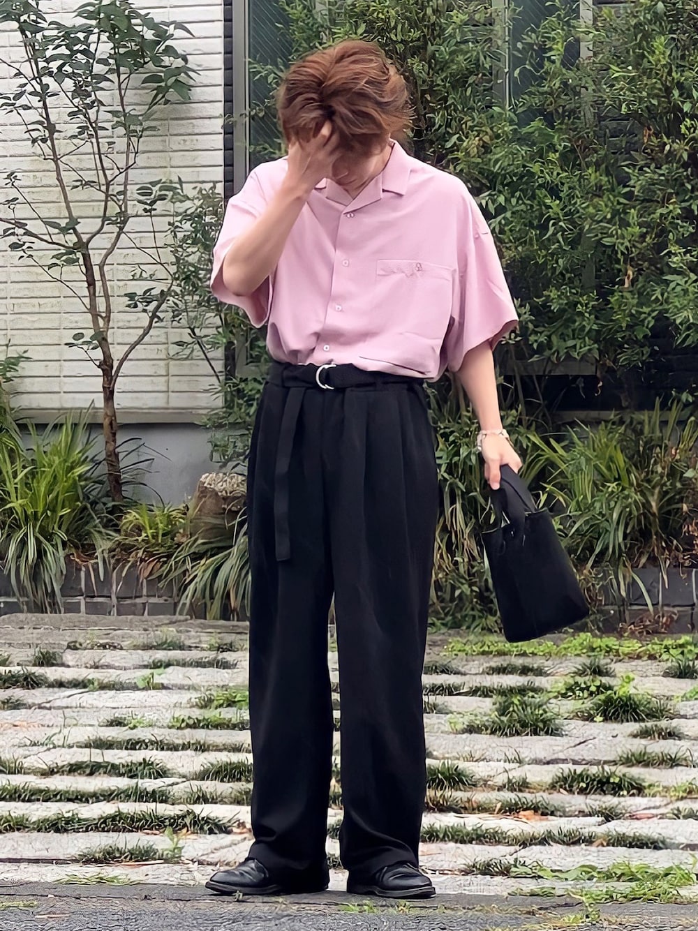 「メンズコーデ、夏コーデ、おしゃれさんと繋がりたい、ワイドパンツ、いいね、save、フォローお願いします🤑、プチプラコーデ、オープンカラーシャツ、開襟シャツ、ピンク、BRADY、マイノ男子、マイノリティー、WEARyouthコーデ、初夏コーデ」｜「BRADYのBrady | BECK（トートバッグ、ブラック系）」を使った、みっち~さん（メンズ・165cm）の春コーディネートの1枚目の写真