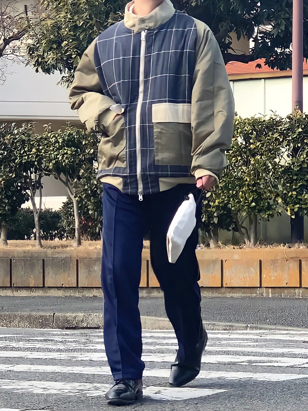 「今日のコーデ、チョコ色に染まれ、NotSoApe、トラックパンツ、チェック、ダントン、HARUTA、スポーティー、スポーツミックス、低身長男子、スナップ、ootd、シンプルコーデ」｜「HARUTAのスクエアトゥレースアップシューズ　＃F1704 （ドレスシューズ、ブラック系）」を使った、みっち~さん（メンズ・165cm）の冬コーディネートの1枚目の写真