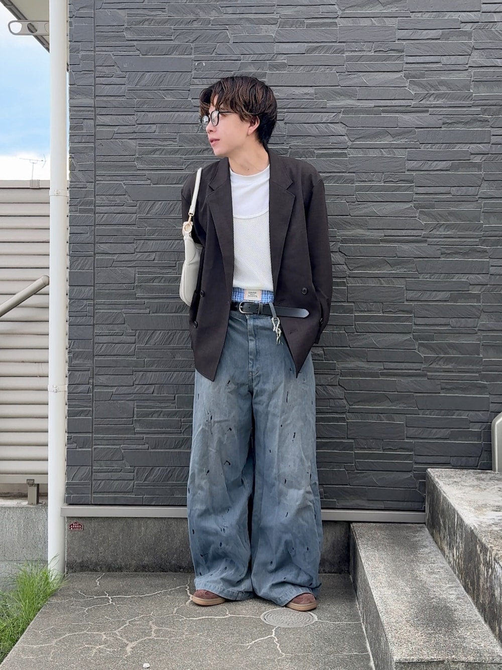 「サングラス、レイヤードスタイル、レイヤード、レイヤードコーデ、低身長コーデ、低身長男子、adidas、メガネ男子、commongullproducts.」｜「WudgeBoyのpaint denim（デニムパンツ、ブラック系）」を使った、みっち~さん（メンズ・165cm）の春コーディネートの1枚目の写真