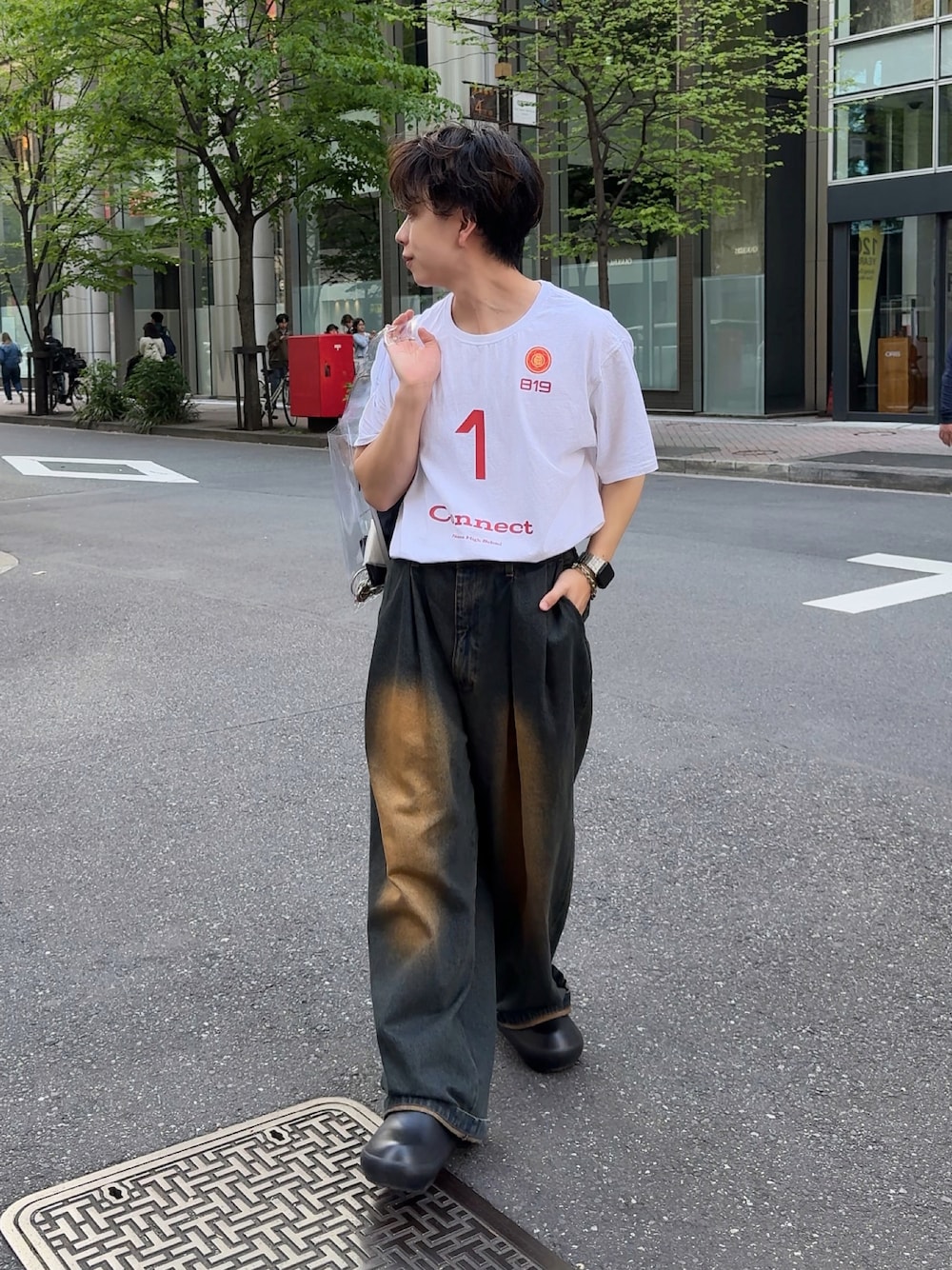 「最近のいい感じコーデ、今日のコーデ、春服コーデ、お出かけコーデ、ハイキュー‼︎、ジーナシス、フリークスストア、白Tシャツ、夏コーデ、ダメージデニムパンツ、ダメージデニム、ワイドパンツ、低身長コーデ、プチプラ」｜「ethformのアイテム（サンダル、ブラック系）」を使った、みっち~さん（メンズ・165cm）の春コーディネートの1枚目の写真