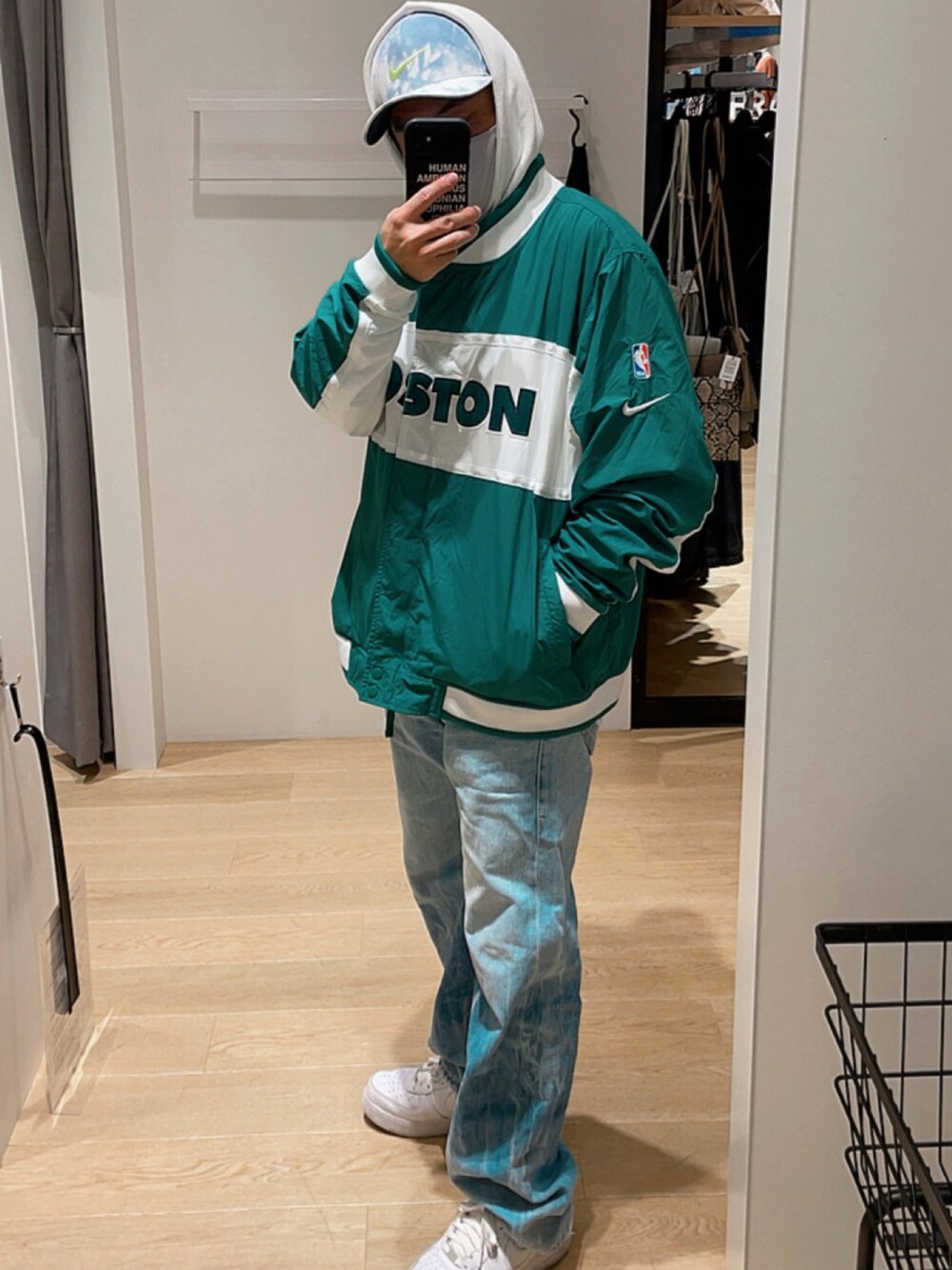 「休日スタイル、古着MIX、古着コーデ、NIKE、エアフォースワン、古着、古着ミックス、デニムパンツ、古着好きな人と繋がりたい、古着好き」｜「Levi'sのアイテム（デニムパンツ、ブルー系）」を使った、悟空（日本男子平均身長程度）さん（メンズ・170cm）の春コーディネートの1枚目の写真