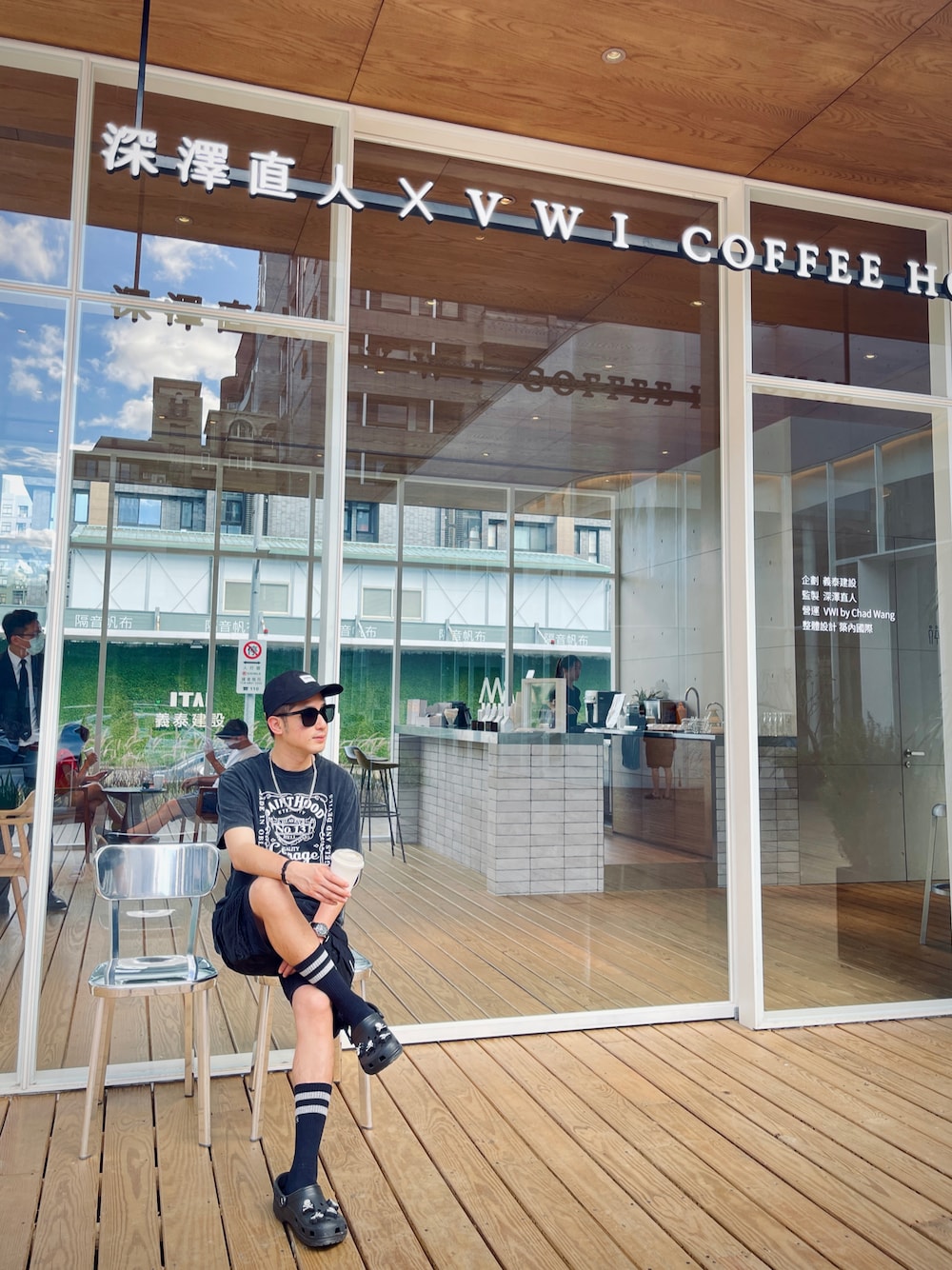 「今日のコーデ、夏コーデ、NEIGHBORHOOD、mastermind JAPAN、mastermind world、crocs、saint michael、Taiwan、TAIPEI」｜「crocsのアイテム（シューズ、ブラック系）」を使った、Foxさん（メンズ・173cm）の秋コーディネートの1枚目の写真