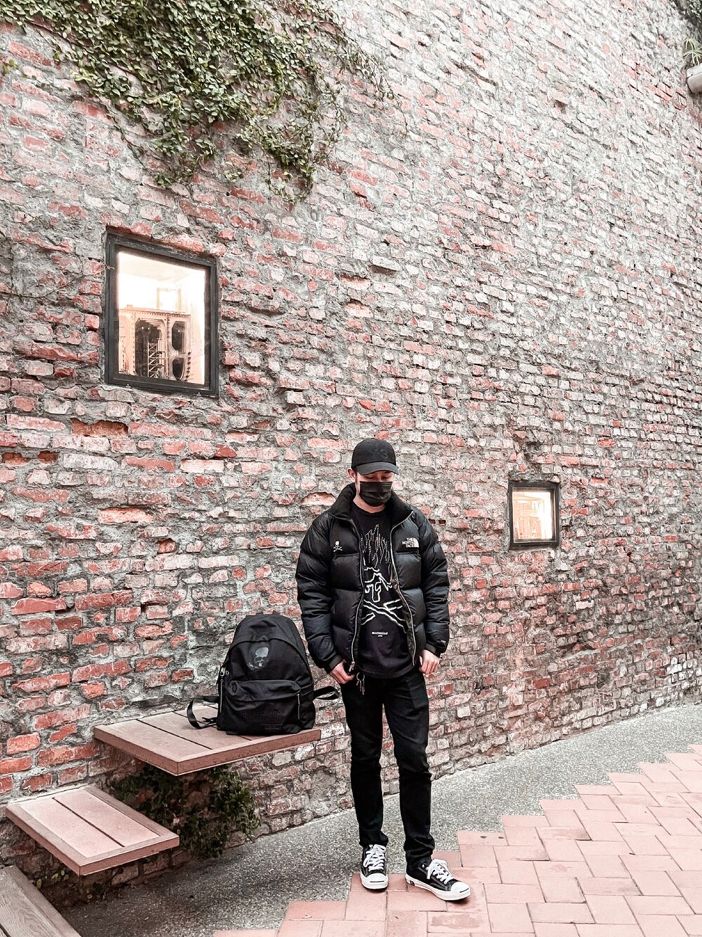 「travisscott、cactus jack、Y-3、Levi's、converse、mastermind JAPAN、mastermind world、EASTPAK、THE NORTH FACE、CONVERSE TOKYO、GORE-TEX」｜「Levi'sのアイテム（デニムパンツ、ブラック系）」を使った、Foxさん（メンズ・173cm）の冬コーディネートの1枚目の写真