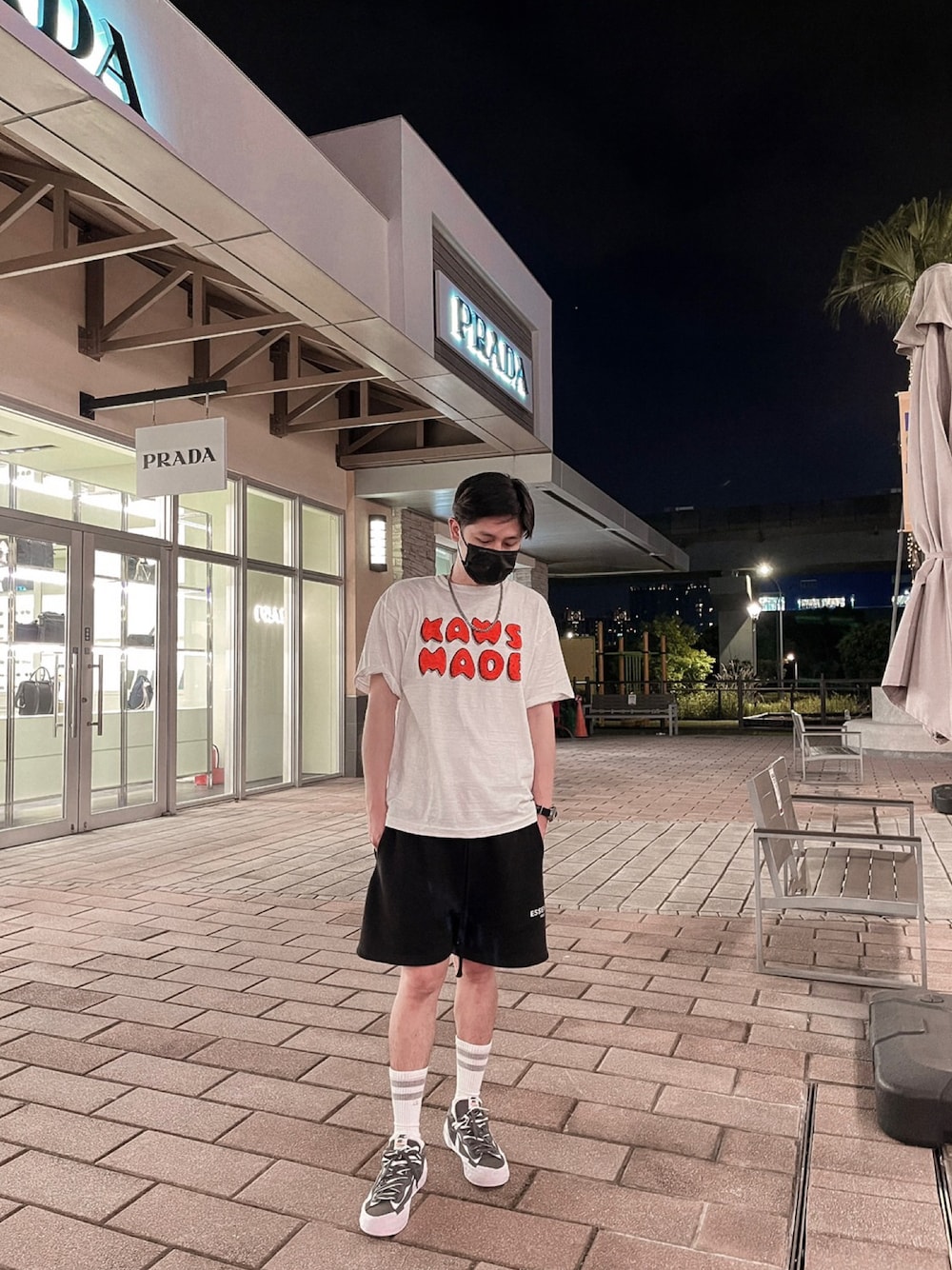 「summer、NIKE、sacai×nike、sacai、HUMAN MADE、blazer、Taiwan、kaws、humanmade、human made x kaws」｜「HUMAN MADEのアイテム（Tシャツ/カットソー、ホワイト系）」を使った、Foxさん（メンズ・173cm）の秋コーディネートの1枚目の写真