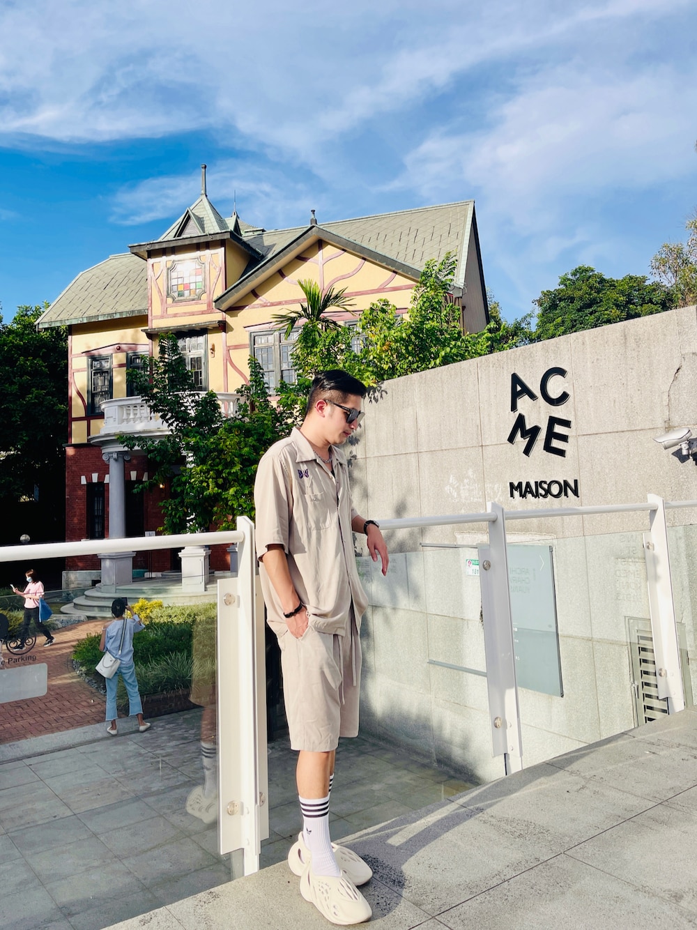 「adidas、adidas originals、yeezy、FOAM RUNNER、HERMES、NEEDLES、gentlemonster、TAIPEI」｜「NeedlesのS/S Cowboy One-Up Shirt - R/PE Twill（トップス、ベージュ系）」を使った、Foxさん（メンズ・173cm）の秋コーディネートの1枚目の写真