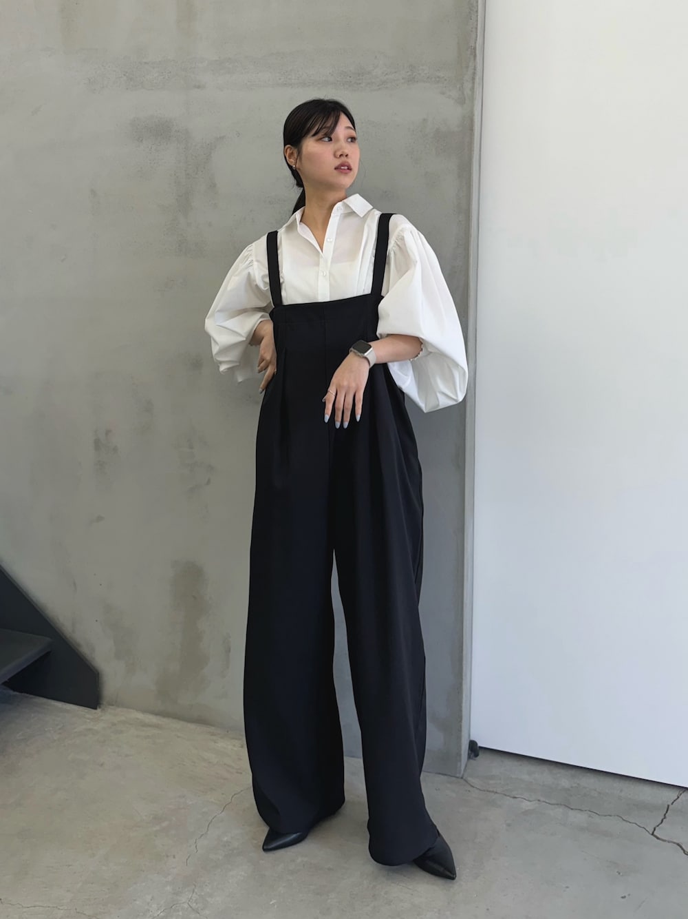 「サロペット、サロペットコーデ、サロペットパンツ、ハンサムコーデ、高身長女子、高身長コーデ、春コーデ」｜「select MOCA Etのノーカラージャケットサロペットセットアップ（サロペット/オーバーオール、ブラック系）」を使った、yuriさん（骨格ストレート・レディース・167cm）の冬コーディネートの1枚目の写真