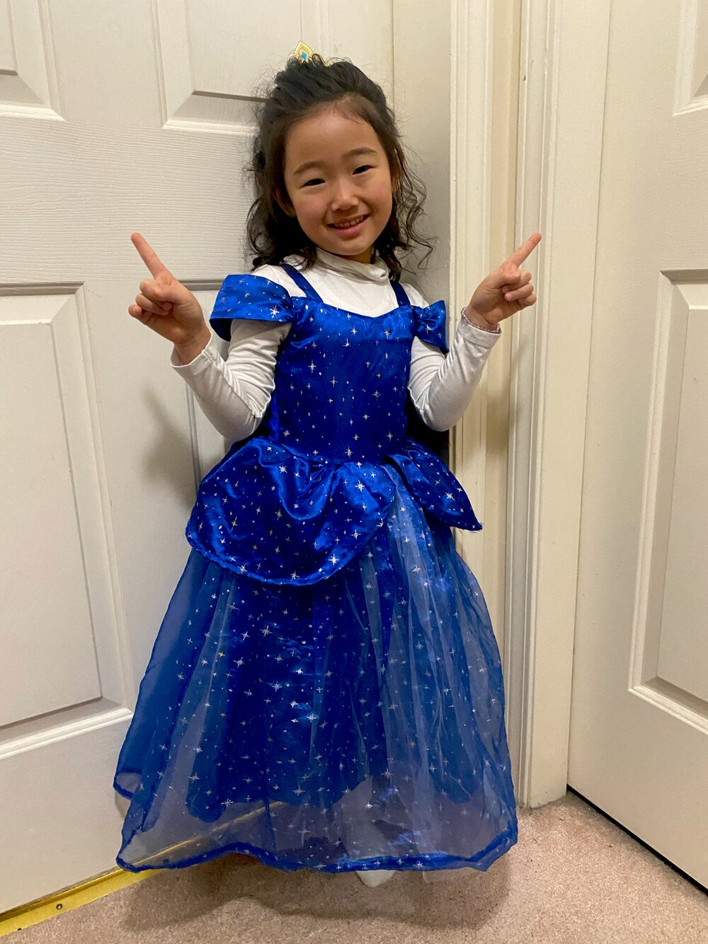 「winter、school、dress code day、vancouver、blue or white or snowflakes」｜「???のアイテム（ワンピース/ドレス、ブルー系）」を使った、Uiさん（キッズ・104cm）の冬コーディネートの1枚目の写真
