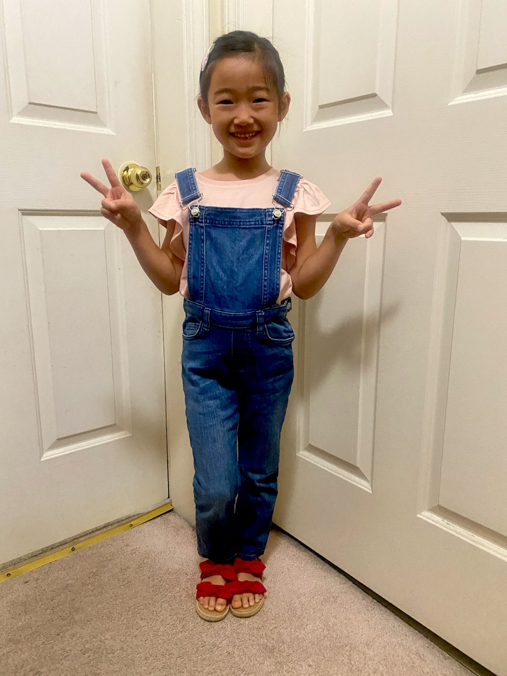 「ZARA KIDSのアイテム（つなぎ/オールインワン、ブルー系）」を使った、Uiさん（キッズ・74cm）の秋コーディネートの1枚目の写真