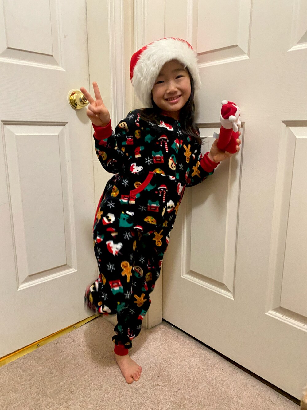 「pajama、winter」｜「？？？のアイテム（ルームウェア/パジャマ、その他）」を使った、Uiさん（キッズ・104cm）の冬コーディネートの1枚目の写真