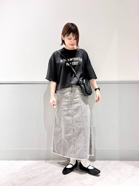 「アイテム（デニムスカート、グレー系）」を使った、kida.さん（レディース・165cm）の秋コーディネート