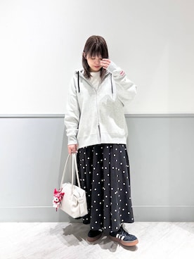 「GLOBAL WORK（グローバルワーク）のスペ軽チャーム付きボストン/495720（ボストンバッグ、ホワイト系）」を使った、kida.さん（レディース・165cm）の冬コーディネート