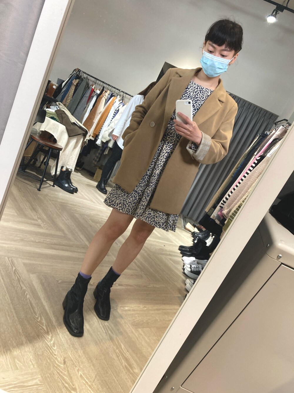 「no brandのアイテム（ブーティ、ブラック系）」を使った、Ashさん（レディース・155cm）の冬コーディネートの1枚目の写真