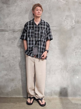 「アイテム（PC・スマホグッズ/家電、グレー系）」を使った、藤田さん（メンズ・170cm）の夏コーディネート