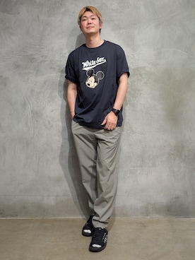 「MLB（メジャーリーグベースボール）の【Disney】【MLB】スペシャルデザイン半袖Tシャツ（Tシャツ/カットソー、グレー系）」を使った、藤田さん（メンズ）の夏コーディネート