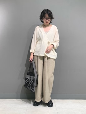 「かぐれ（カグレ）のシアーカシュクールカーデシャツ（シャツ/ブラウス、ベージュ系）」を使った、yoshidadaさん（レディース・162cm）の夏コーディネート